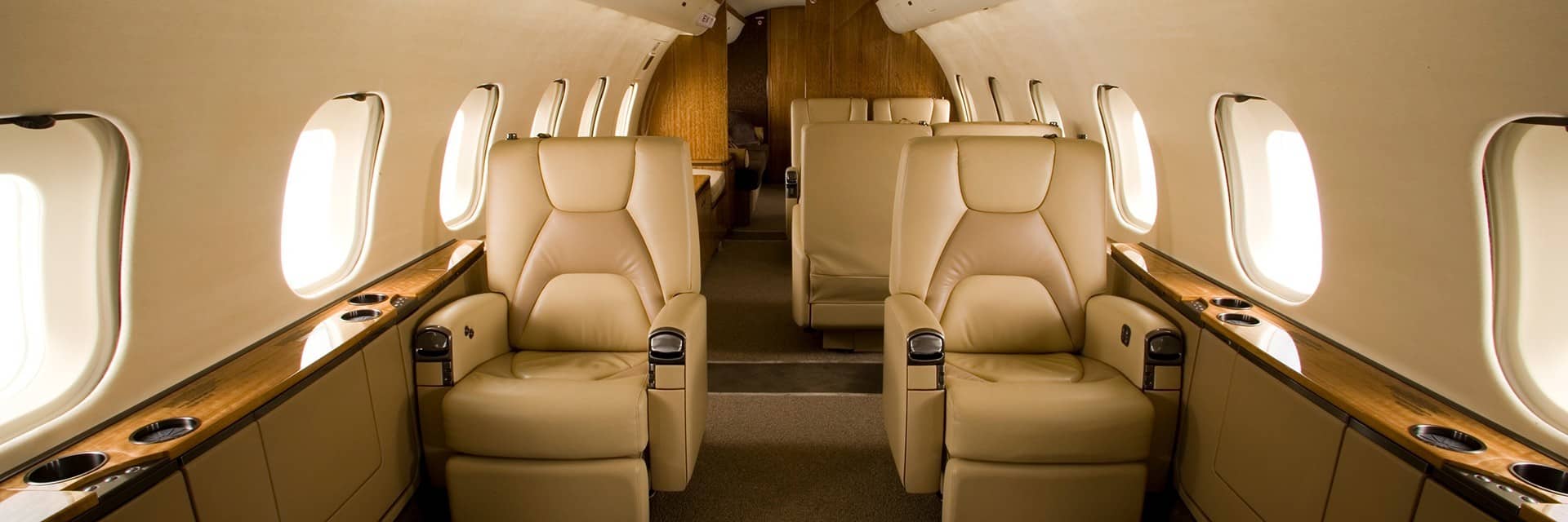 Bombardier Global 5000 seats booking