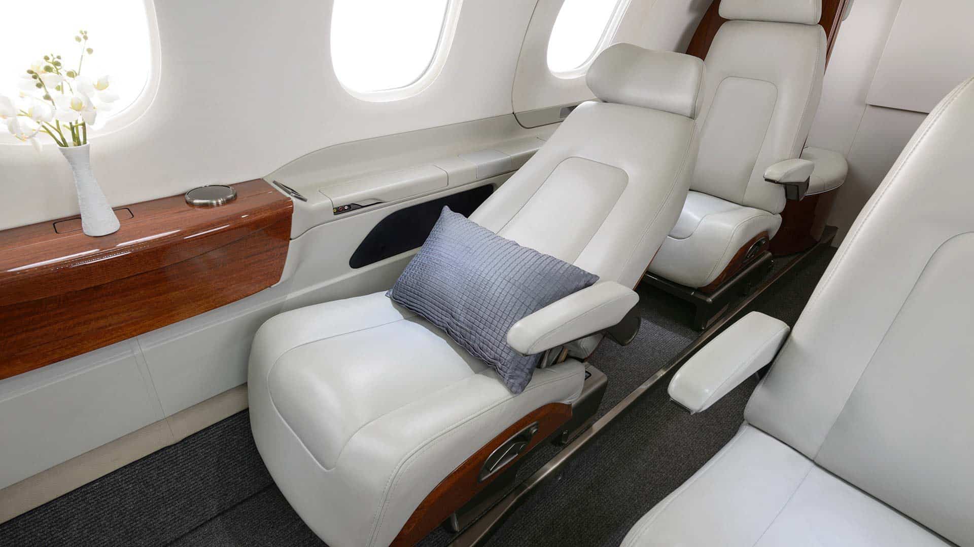 Embraer Phenom 300 seats booking