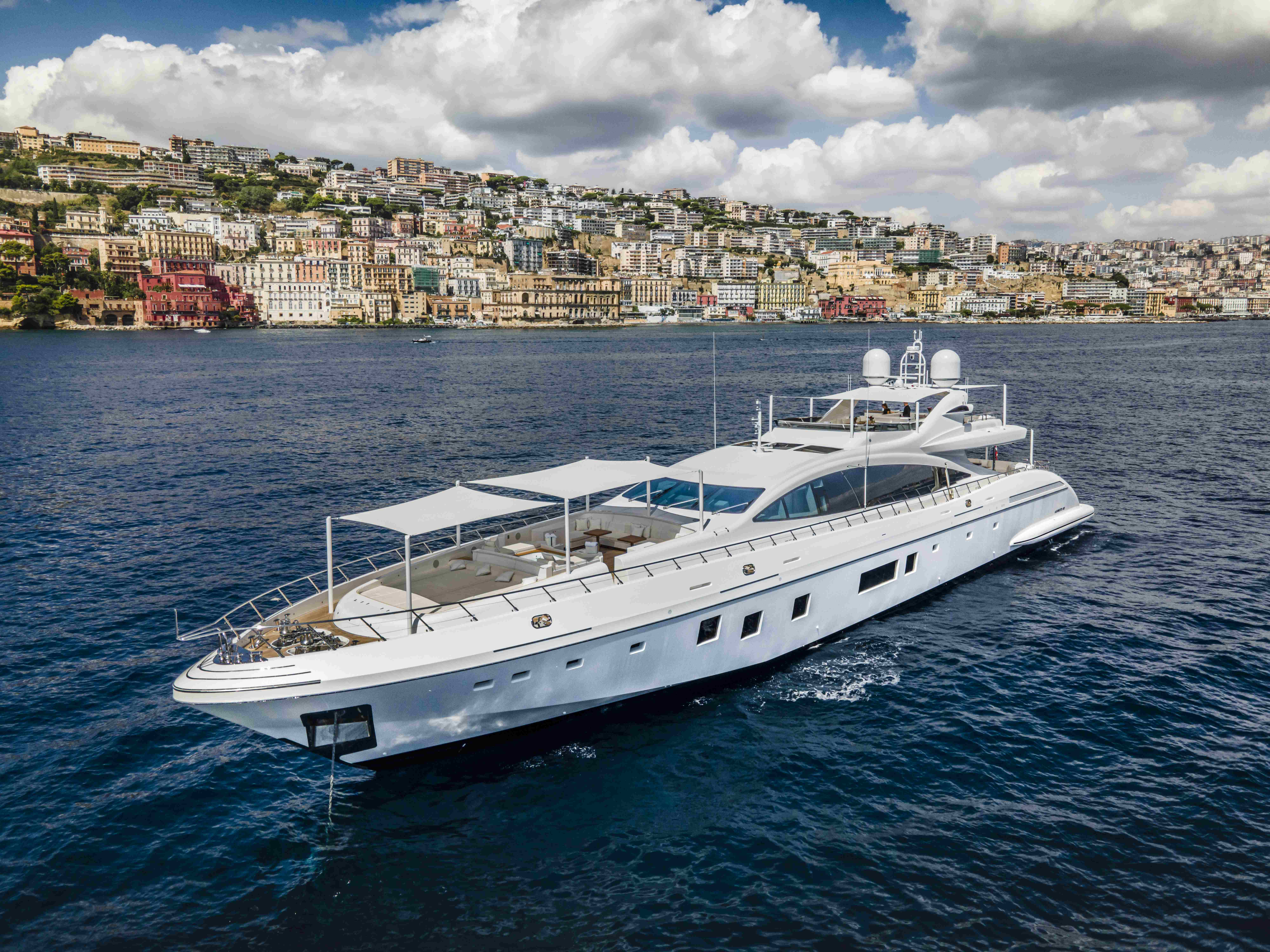private jet saint tropez-yacht-jetflo-luxury travel